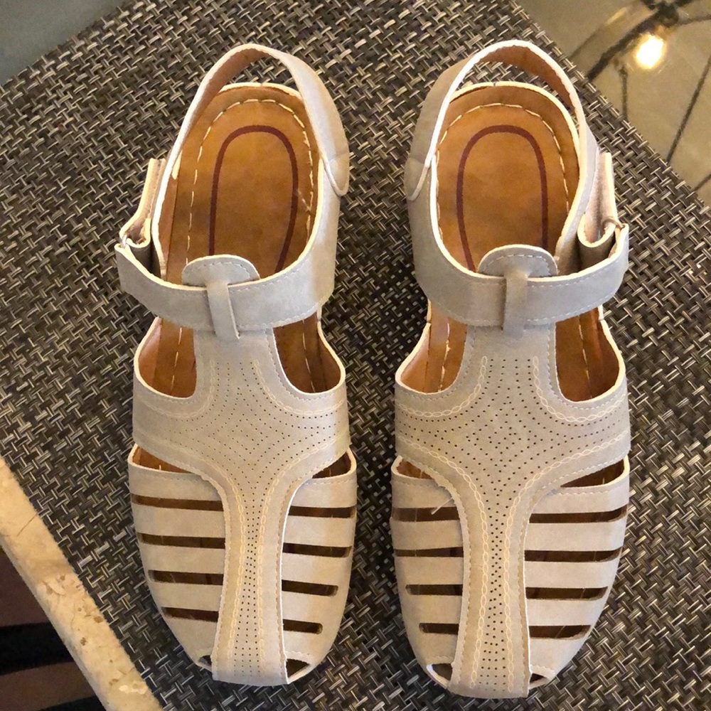 Featherlight sandal shoes